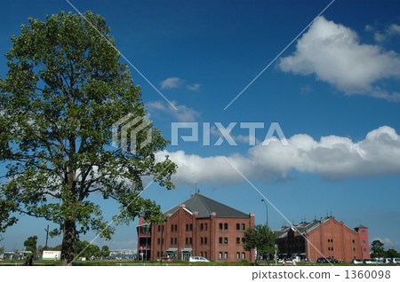 yokohama, red brick, blue sky 1360098