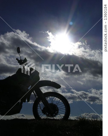 Bike, sun and blue sky (3) 1360184