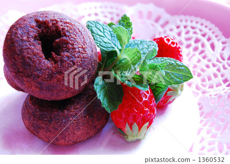 Three o'clock 1360532