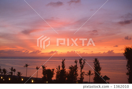 Micro beach sunset 1362010