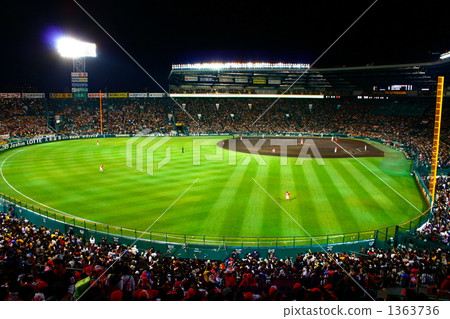 阪神甲子園球場的夜場比賽 1363736