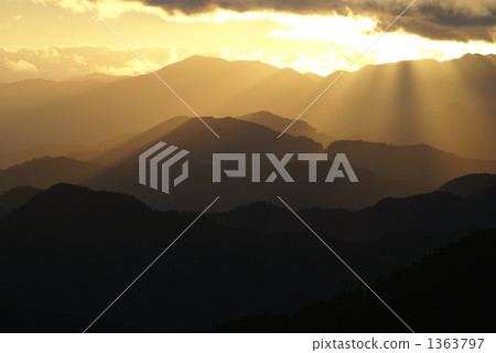 Dawn of the mountain Dawn of the mountain 1363797