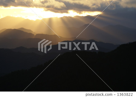 Oblique light of the mountain 1363822