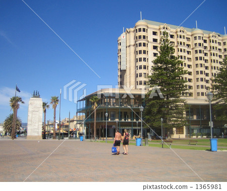 A couple heading for a hotel in a bathing suit A couple heading for a hotel in a bathing suit 1365981