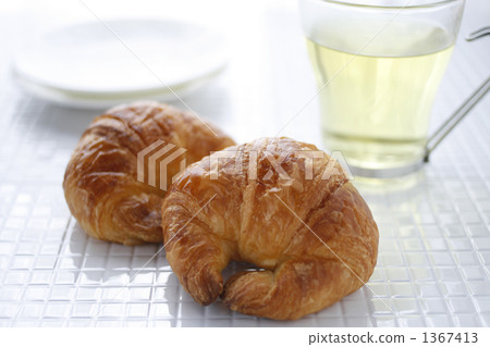 Croissant and herb tea 1367413