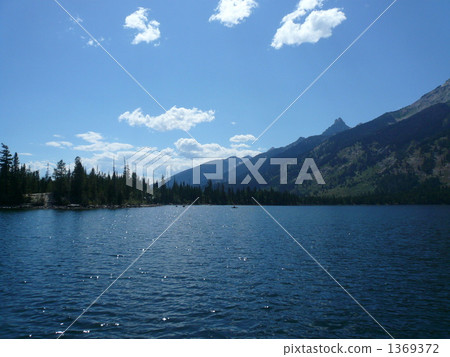A refreshing lake morning A refreshing lake morning 1369372