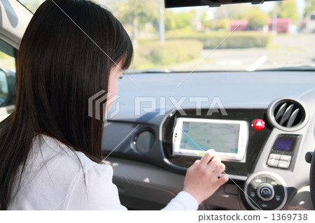 Car navigation and elementary school students Car navigation and elementary school students 1369738