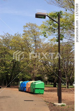 Park on weekdays 1370369