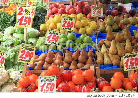 Vegetables and fruits 1371054