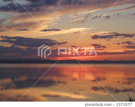 佐呂間湖 湖面 日落的天空 1371077