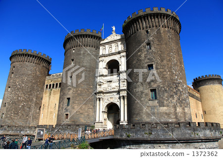 Nuovo Castle 1372362
