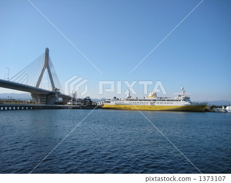 Hakkoda Maru和青森灣大橋 1373107
