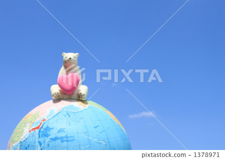 Blue sky and white bear and heart 01 1378971