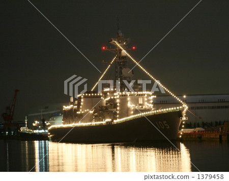 一艘裝飾著電動裝飾的軍艦 一艘裝飾著電動裝飾的軍艦 1379458