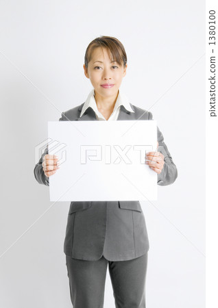 有留言簿的一名婦女 1380100