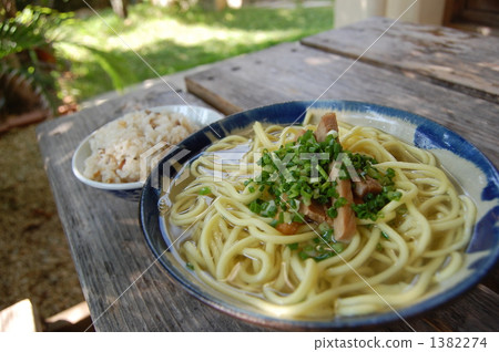 麵條 肉湯 果汁 1382274