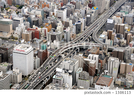 阪神高速公路的鳥瞰圖在大阪市 1386113