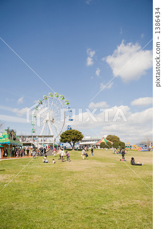 a theme park, mother farm, family 1386434