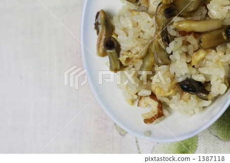 Rice cooked with mussels 1387118