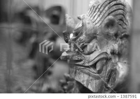 The decoration that decays and still defends the earth The decoration that decays and still defends the earth 1387591