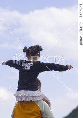piggyback, girl, parenthood 1387981