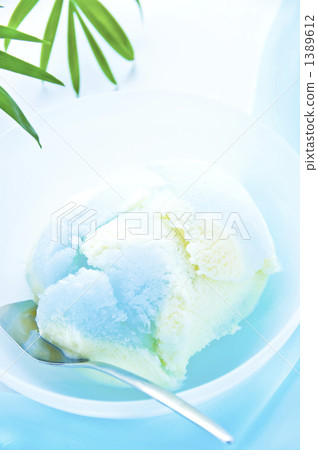 清爽的蘇打冰糕和香草冰 清爽的蘇打冰糕和香草冰 1389612