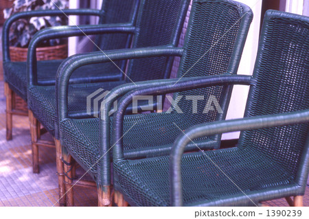 A wicker chair 1390239