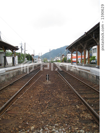 Railroad tracks 1390629