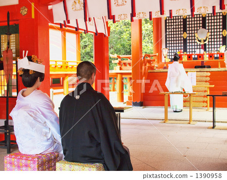 shinto wedding ceremony, haori with a family crest, hakama with family crest 1390958