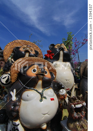 图库照片: 长崎 狸 塑像