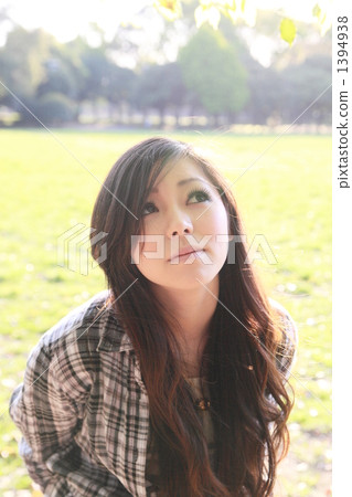 gaze, gaze at, stare 1394938