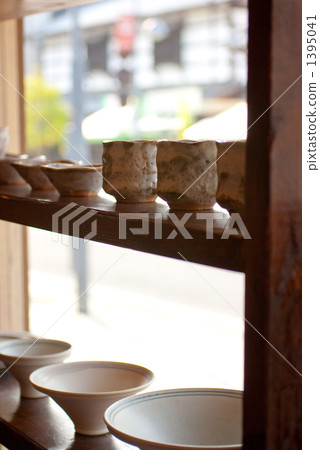 Pottery shelf 1395041
