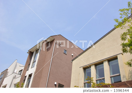 Detached house and blue sky Detached house and blue sky 1396344