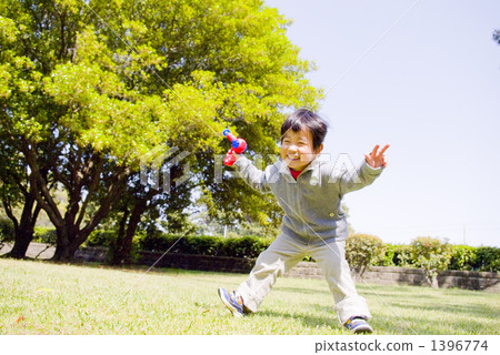 Soap bubble play 05 1396774