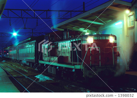 First day train while stopping at Kitakata station First day train while stopping at Kitakata station 1398032