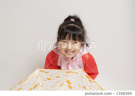 雨衣女孩 雨衣女孩 1398369