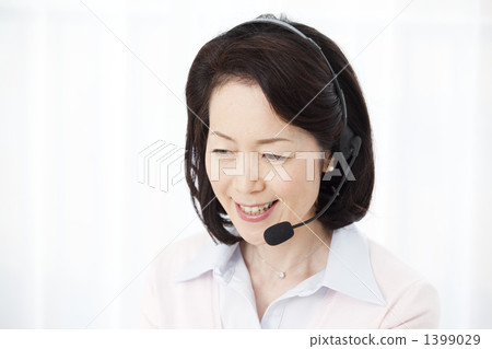 Middle female with headset 1399029