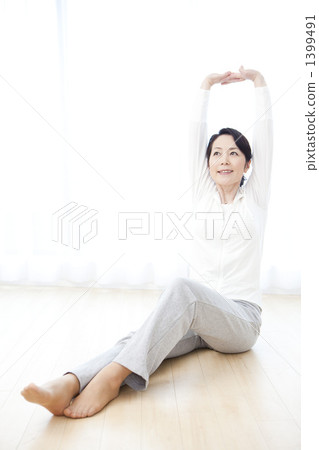 Middle women of sportswear 1399491