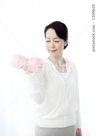 Middle women exercising Middle women exercising 1399628