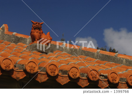 Shisa on the red tile roof 1399766