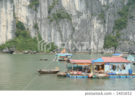 Halong Bay  1401652