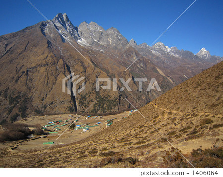 In the vicinity of Panboche In the vicinity of Panboche 1406064