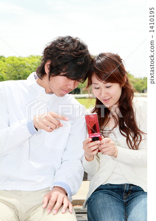 Couple to Email 1410195