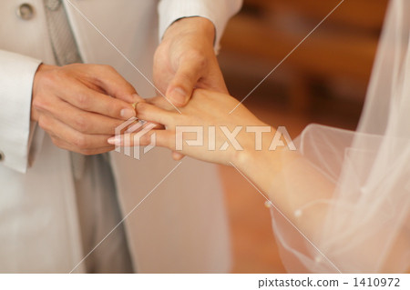 Wedding ring exchange 1410972