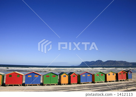 海角半島的五顏六色的海濱別墅 1412113