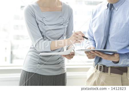 Businessmen and businesswomen 1412823