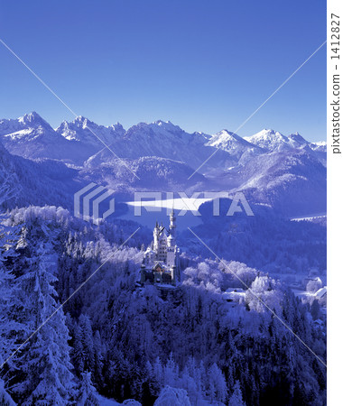 Neuschwanstein castle of fog and ice 1412827