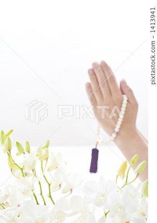 flower arrangment of buddha, buddhist flower arrangement, prayer beads 1413941
