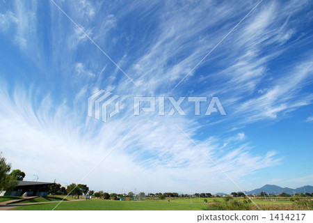 Fresh autumn clouds Fresh autumn clouds 1414217
