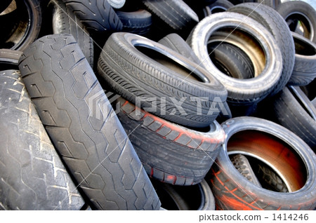 Waste tire with bulk load 1414246